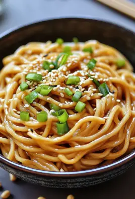 Chinesische Nudeln mit Erdnusssauce