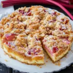 Rhabarber-Cheesecake mit Streuseln